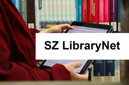SZ Library Net Schriftzug vor einem Tablet